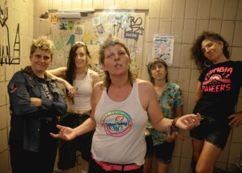 Kumbia Queers vuelve a Chile con su explosiva mezcla de cumbia, fiesta y rebeldía