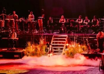 Cazzu deslumbró en el Movistar Arena con un show potente y emocional