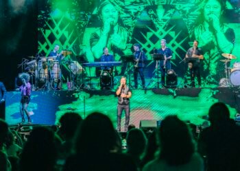 Diego Torres cautivó a los asistentes al Movistar Arena  con cada uno de sus himnos en un nuevo show en Santiago