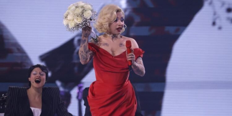 ¡Éxito total! Mon Laferte agota dos Movistar Arena y confirma su gran momento tras histórica presentación en el Festival de Viña del Mar